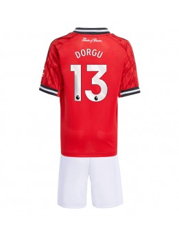 Manchester United Patrick Dorgu #13 Replika Hemmakläder Barn 2025-26 Kortärmad (+ byxor)